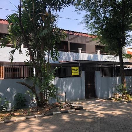 Oyo 90482 Rumah Oma Syariah Kupang  ภายนอก รูปภาพ
