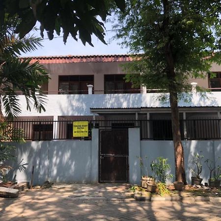 Oyo 90482 Rumah Oma Syariah Kupang  ภายนอก รูปภาพ