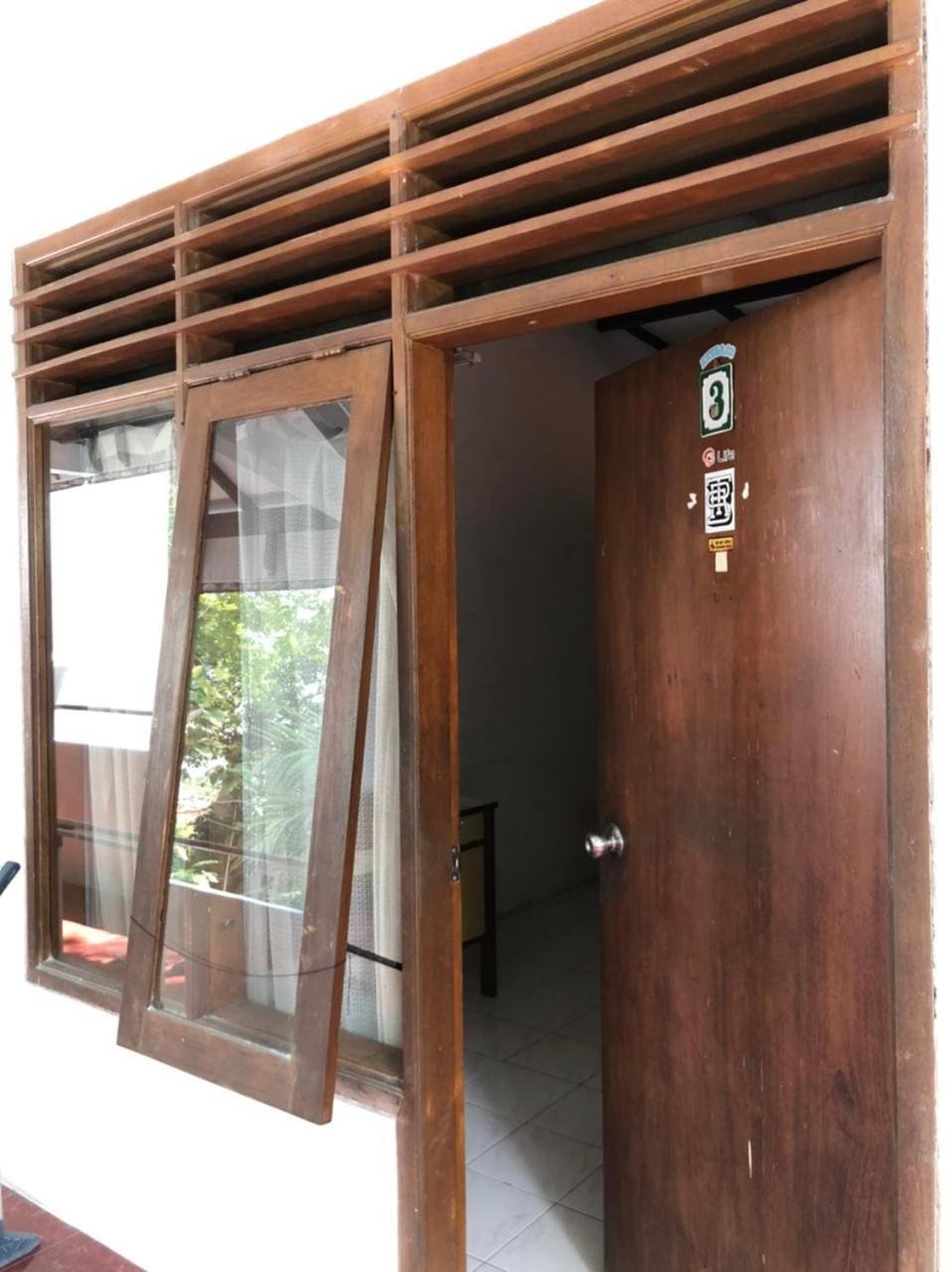 Oyo 90482 Rumah Oma Syariah Kupang  ภายนอก รูปภาพ