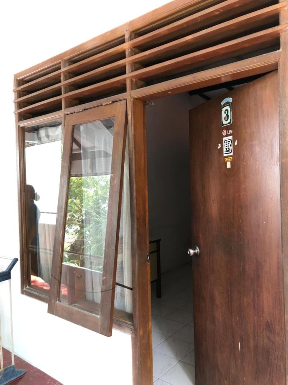 Oyo 90482 Rumah Oma Syariah Kupang  ภายนอก รูปภาพ