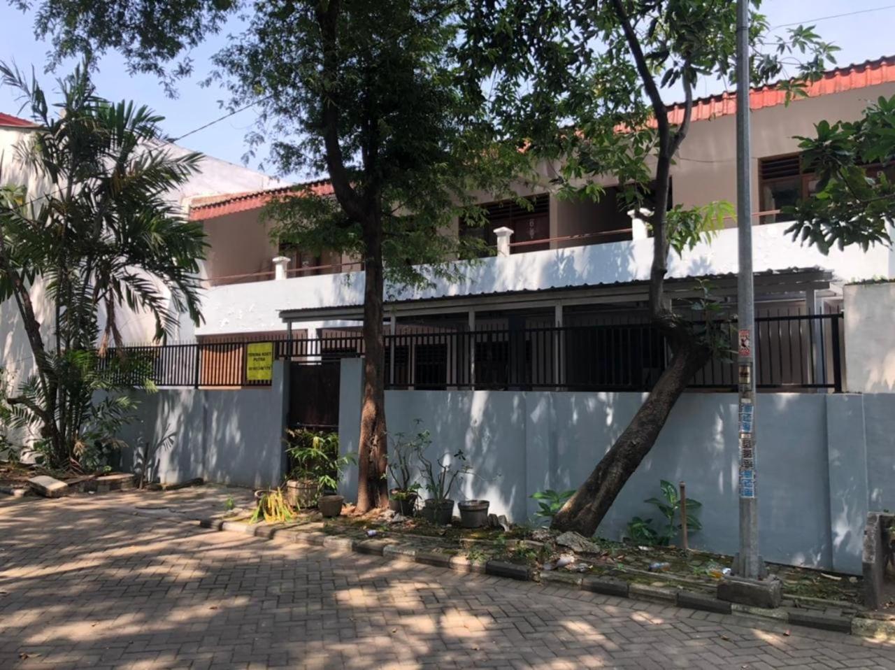 Oyo 90482 Rumah Oma Syariah Kupang  ภายนอก รูปภาพ